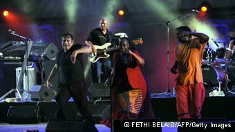 Johnny Clegg ist Snger, Gitarrist und Tnzer